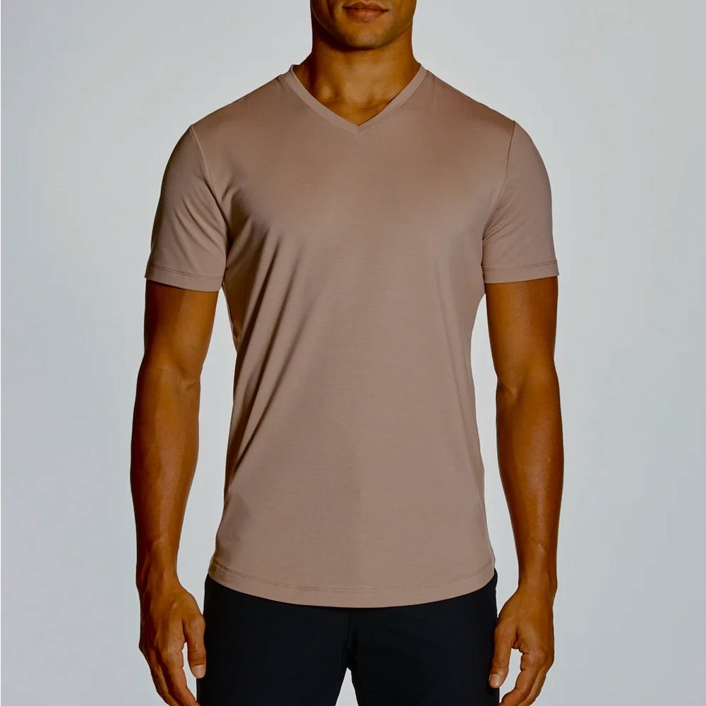 NWOT- V-Neck Curve-Hem | Winter Solstice Signature-fit PYCA Pro Men's Tee Shirt